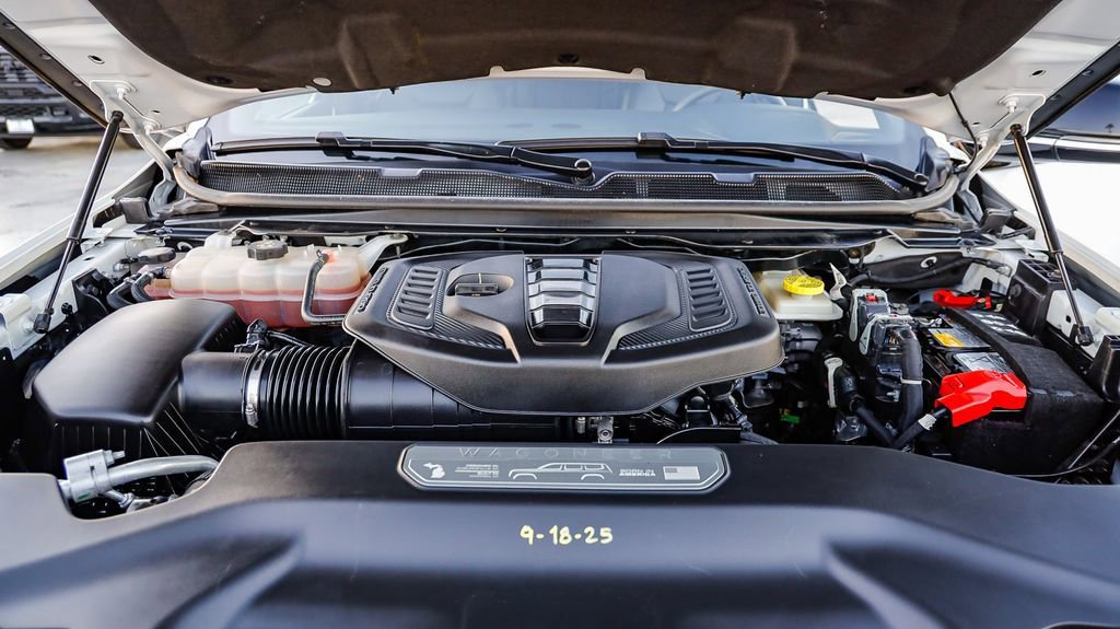 Certified 2024 Jeep Wagoneer Series II w/ Flexible Seating Group image 38