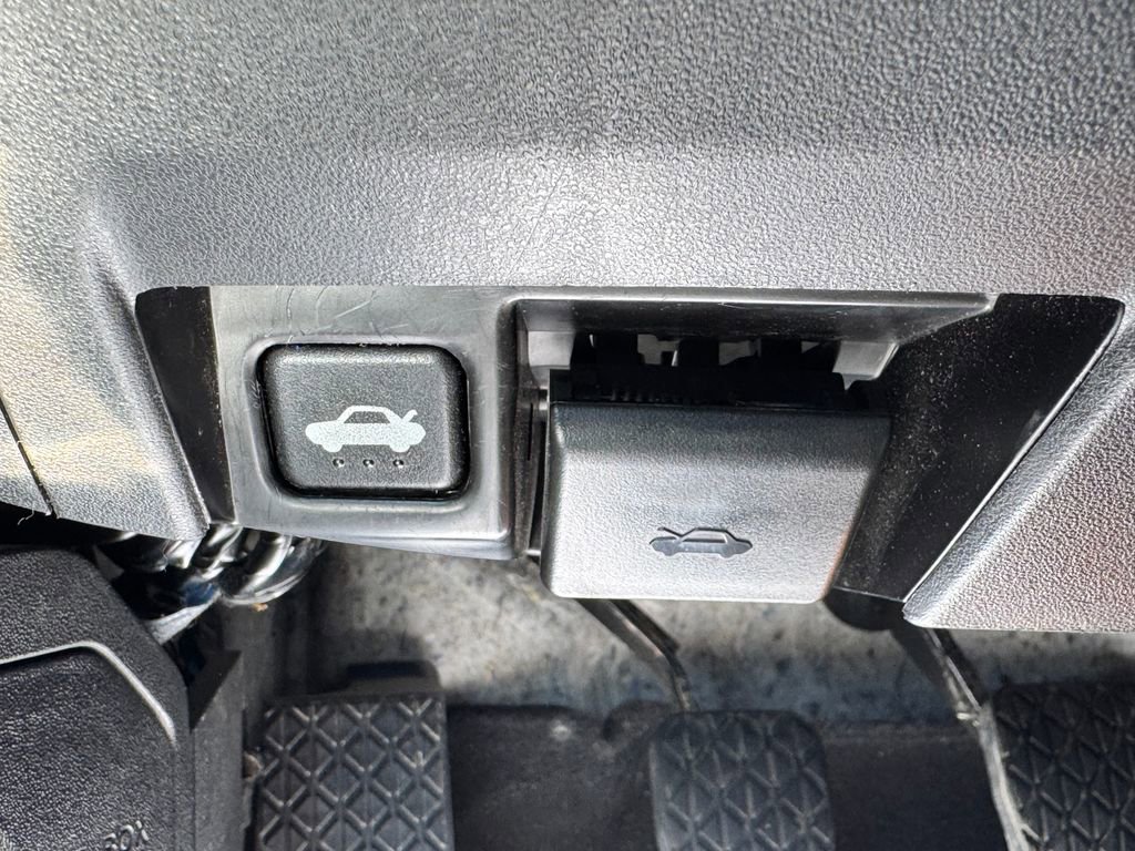 Used 2008 MAZDA MX-5 Miata RWD image 31