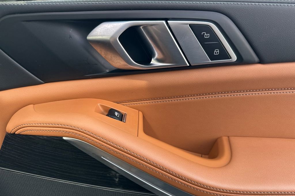 Used 2024 BMW X5 sDrive40i w/ M Sport Package image 19