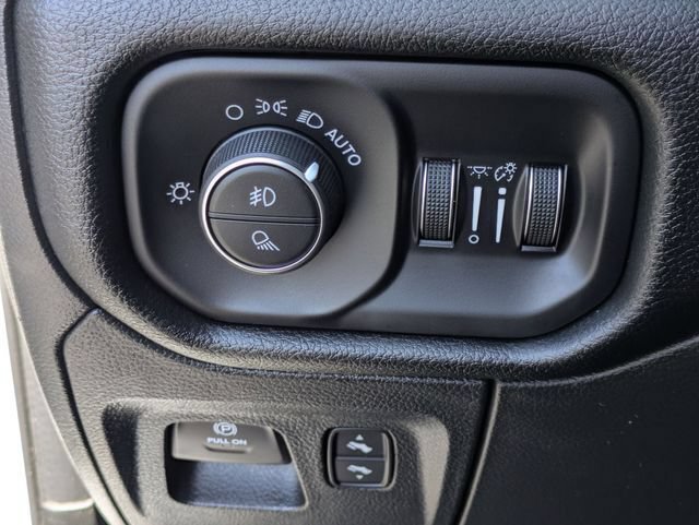 Used 2022 RAM 1500 Laramie AWD/4WD image 17