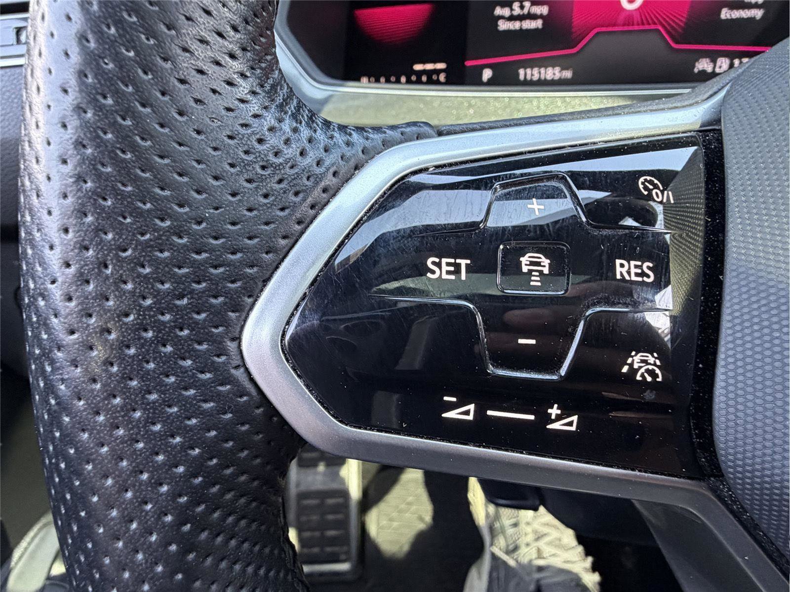 Used 2022 Volkswagen Tiguan SE R-Line image 16