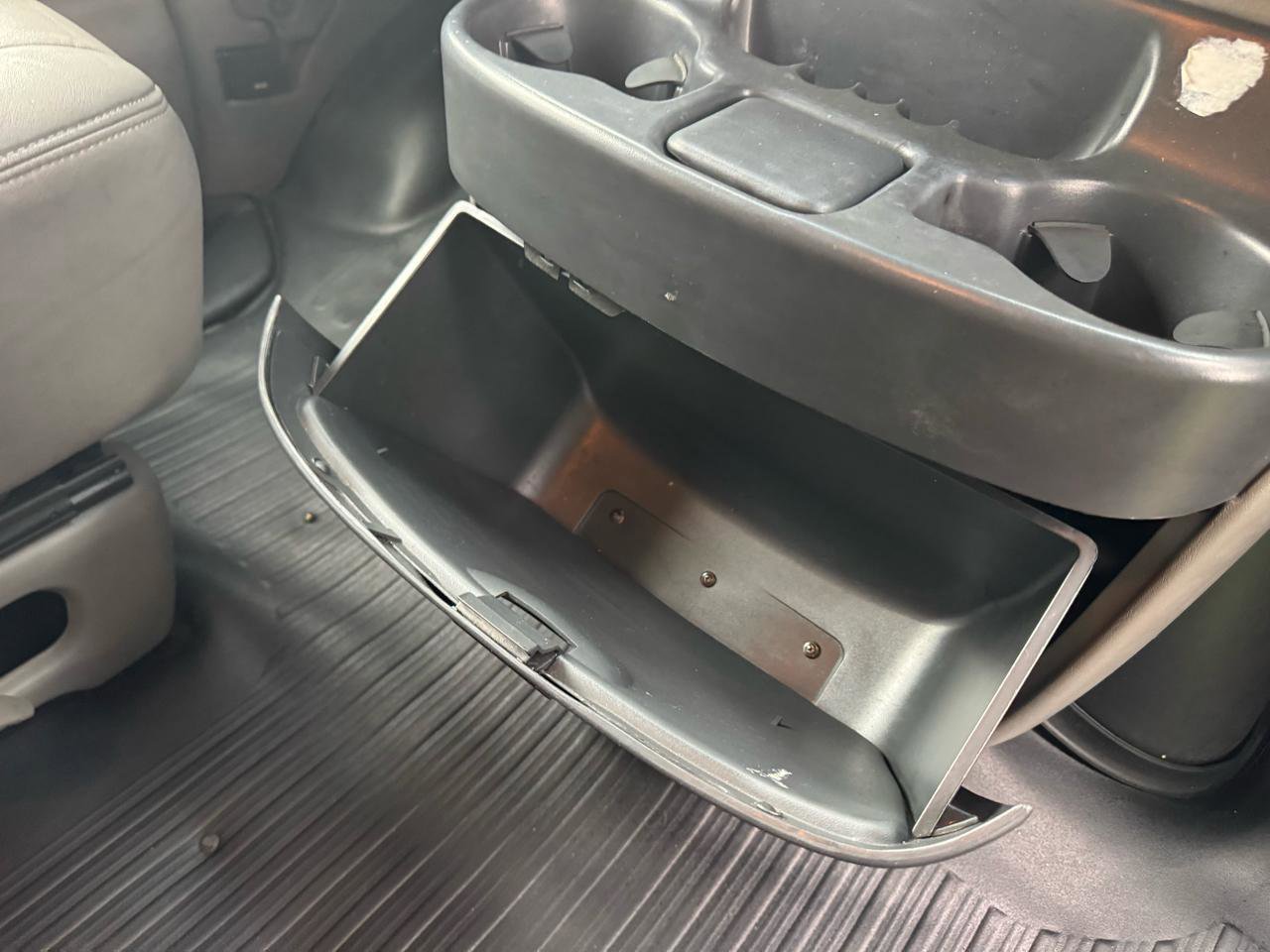 Used 2000 GMC Savana 3500 Extended Passenger image 16