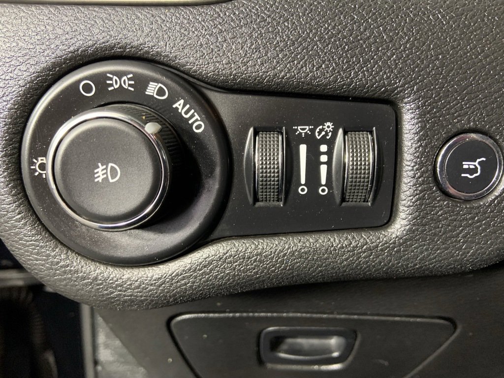 Used 2018 Jeep Cherokee Trailhawk w/ Quick Order Package 27L image 9