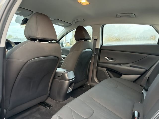 Used 2024 Hyundai Elantra SEL image 12