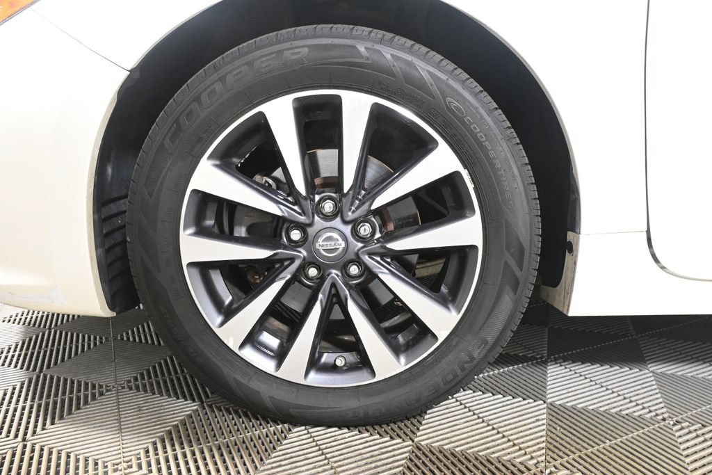 Used 2016 Nissan Altima 2.5 SL w/ Moonroof Package FWD image 12