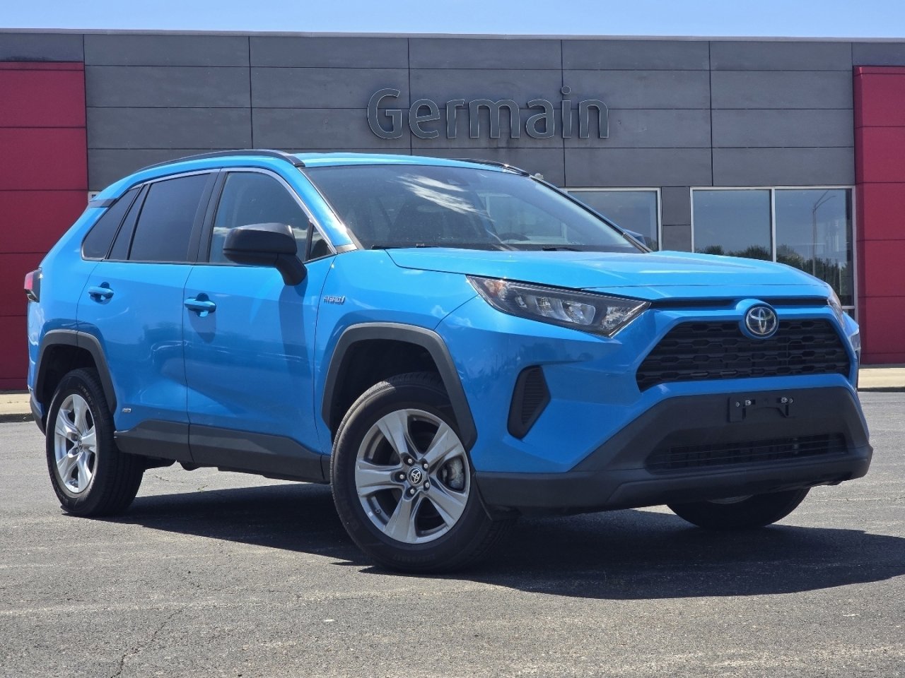 Used 2021 Toyota RAV4 LE AWD/4WD image 2
