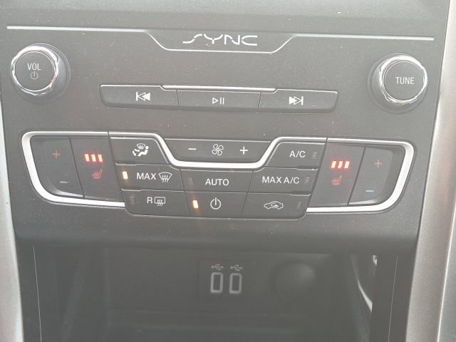 Used 2019 Ford Fusion SE image 28