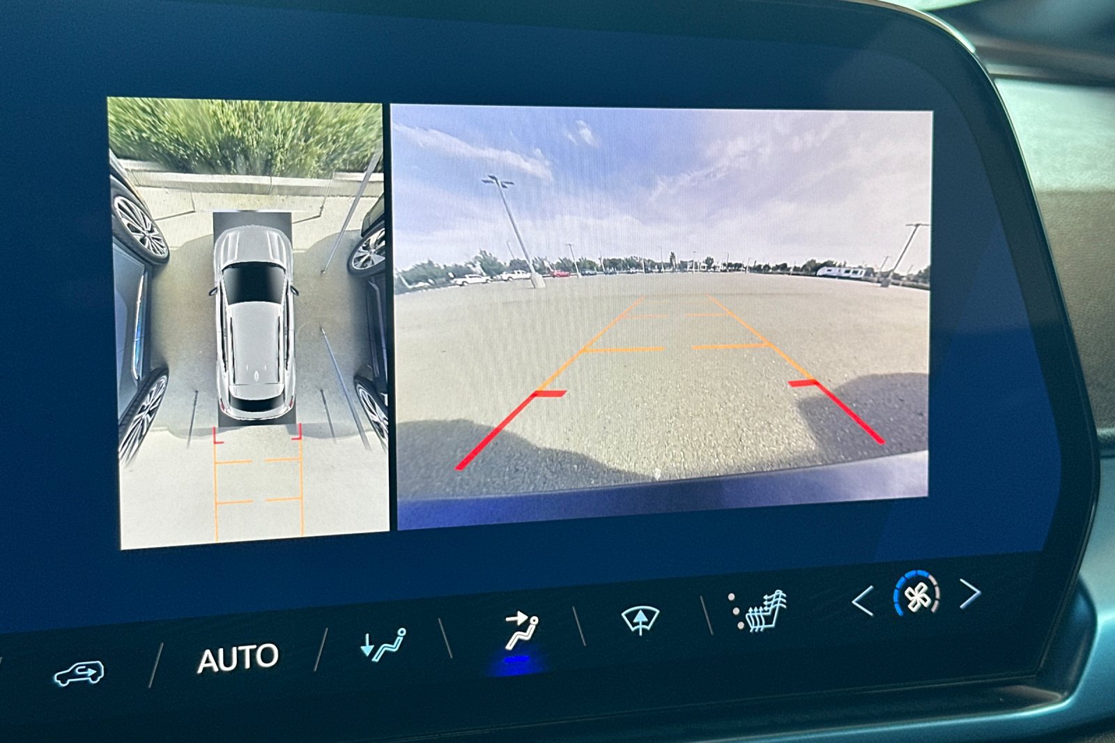 Used 2024 Chevrolet Equinox EV LT FWD image 27