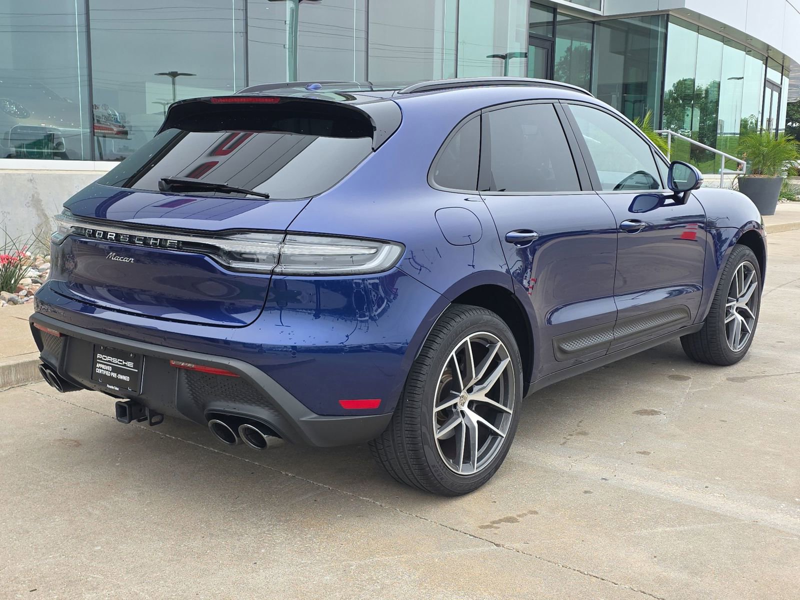 Certified 2025 Porsche Macan AWD/4WD image 7