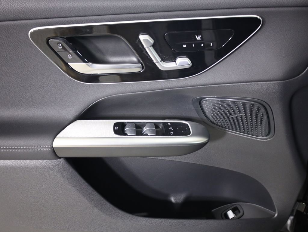 Used 2026 Mercedes-Benz GLC 300 4MATIC image 9