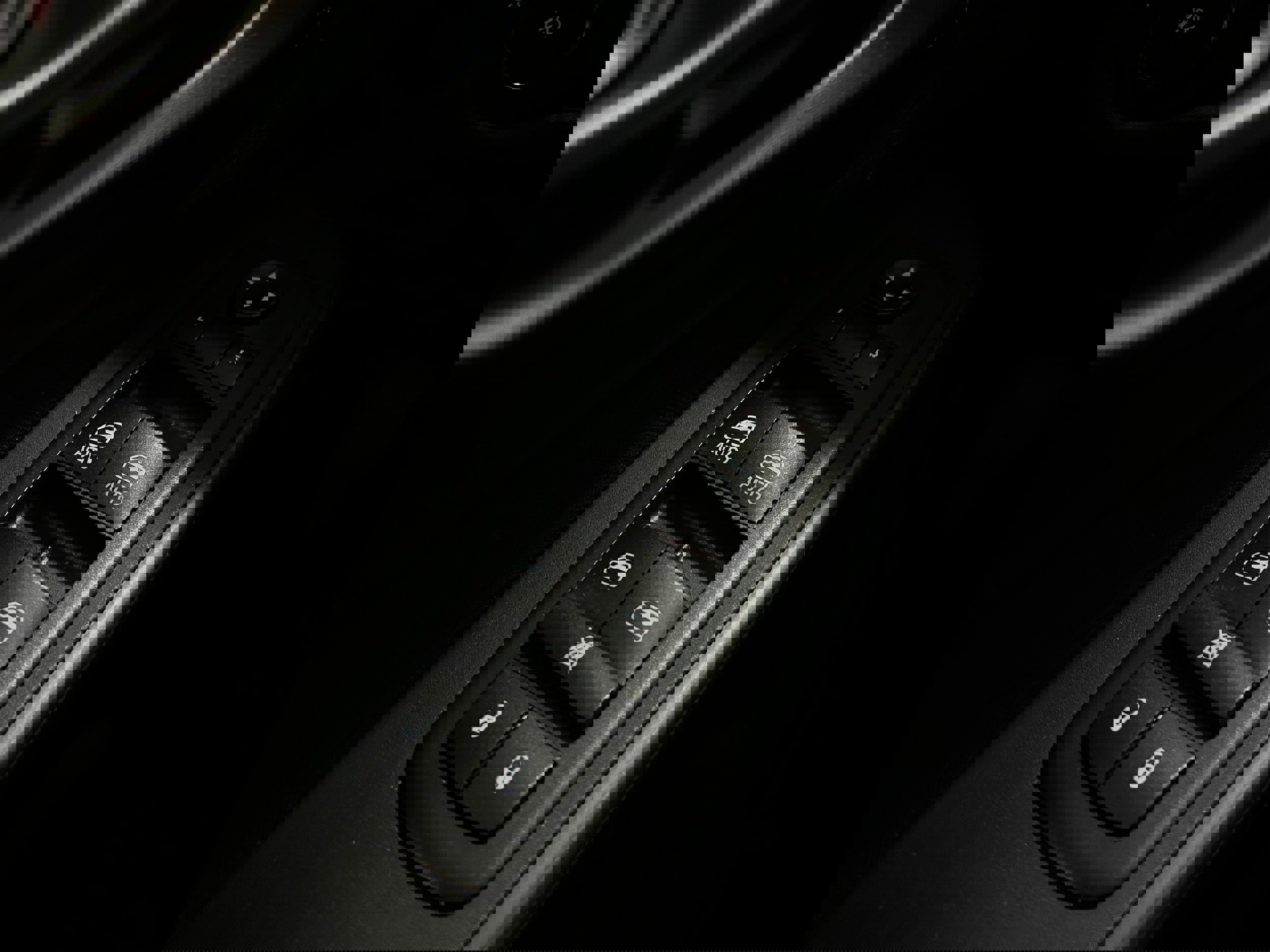 Used 2015 Jeep Cherokee Latitude w/ Cold Weather Group AWD/4WD image 24