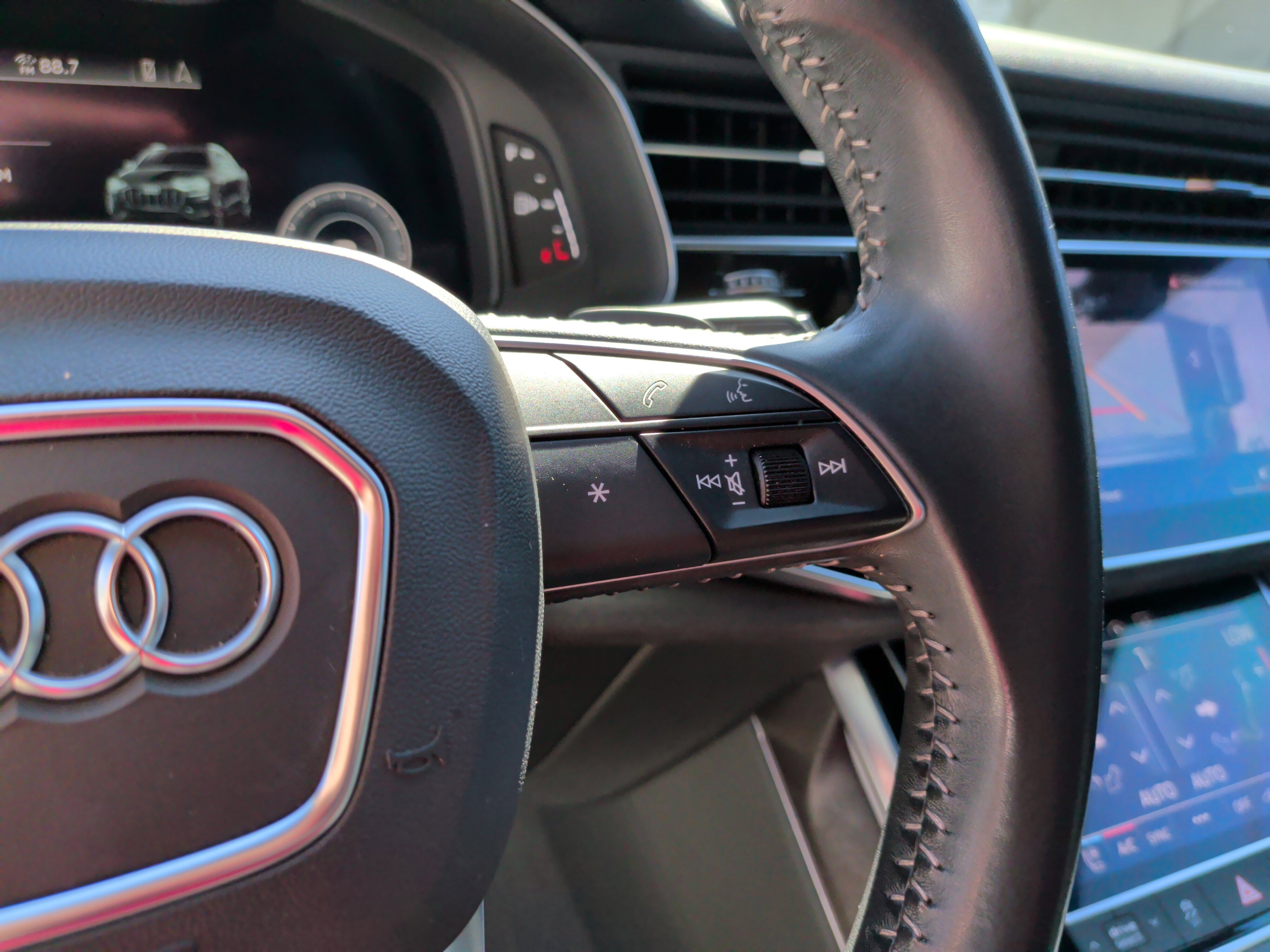 Used 2019 Audi Q8 Premium Plus w/ Premium Plus image 20