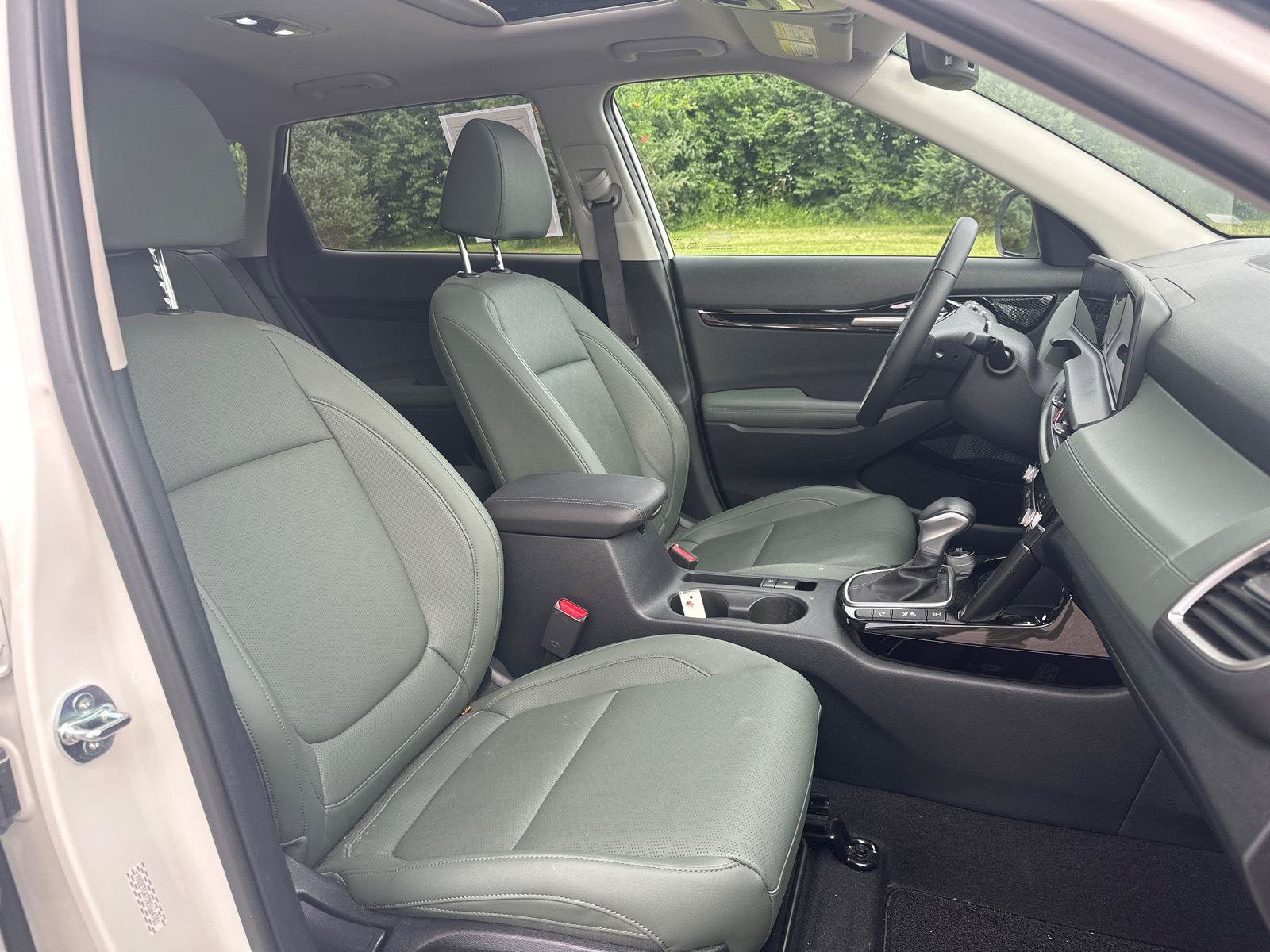 Used 2024 Kia Seltos SX w/ SX Sunroof Package AWD/4WD image 24
