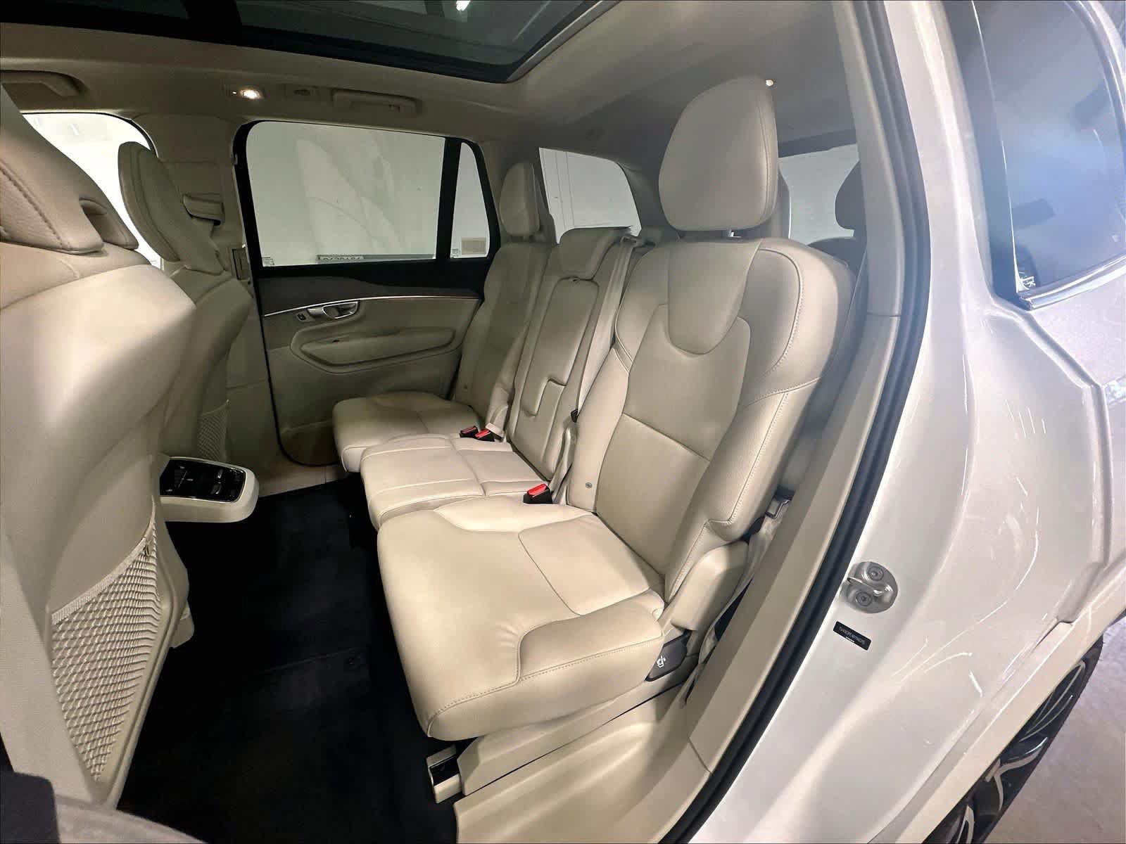 Used 2024 Volvo XC90 B6 Plus AWD/4WD image 27