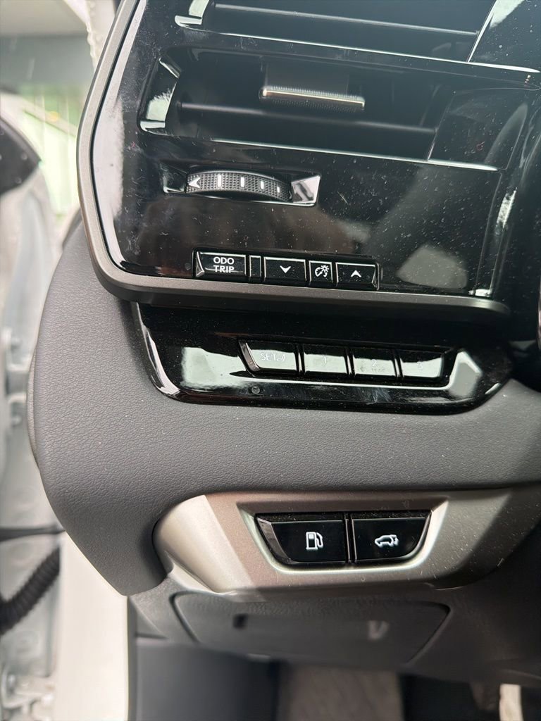 Used 2025 Lexus RX 350 Premium w/ Accessory Package image 33