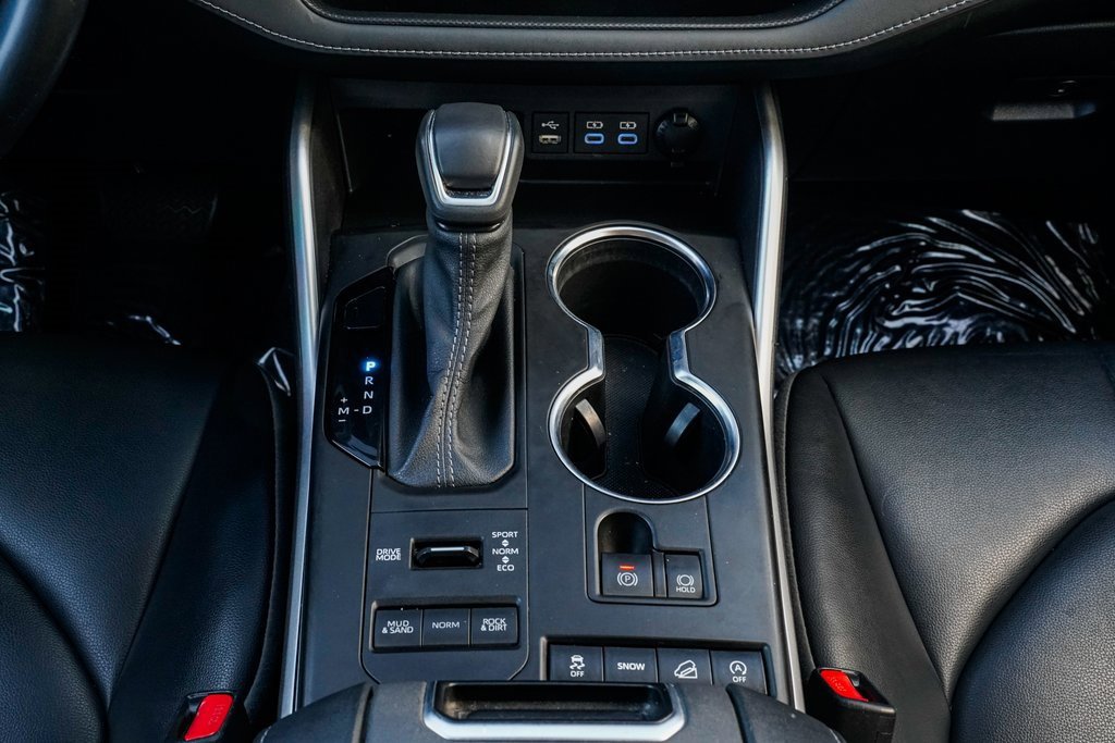 Used 2022 Toyota Highlander XLE image 13