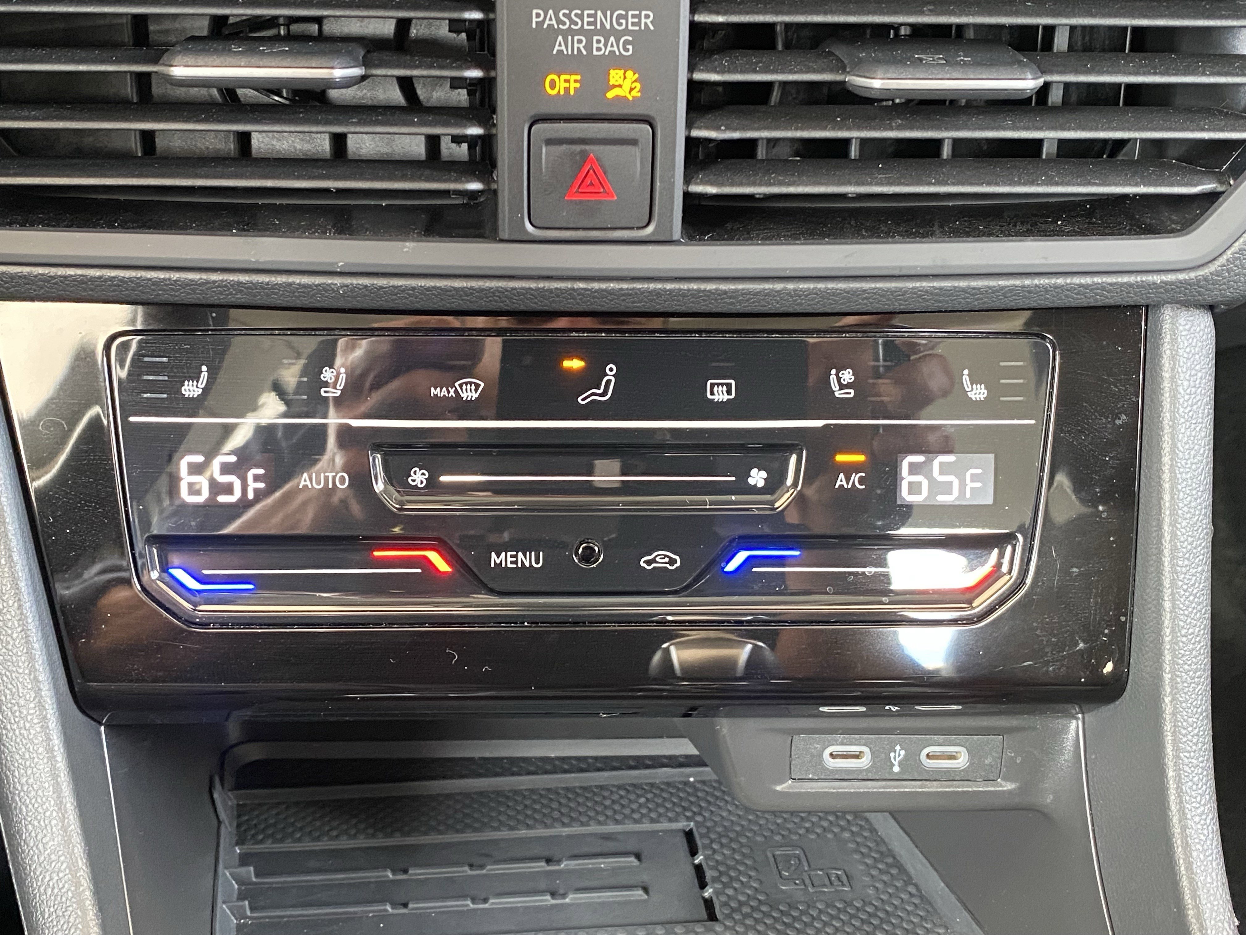 Certified 2025 Volkswagen Jetta SEL image 25