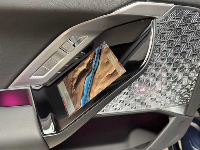 Used 2026 BMW 760i xDrive image 24