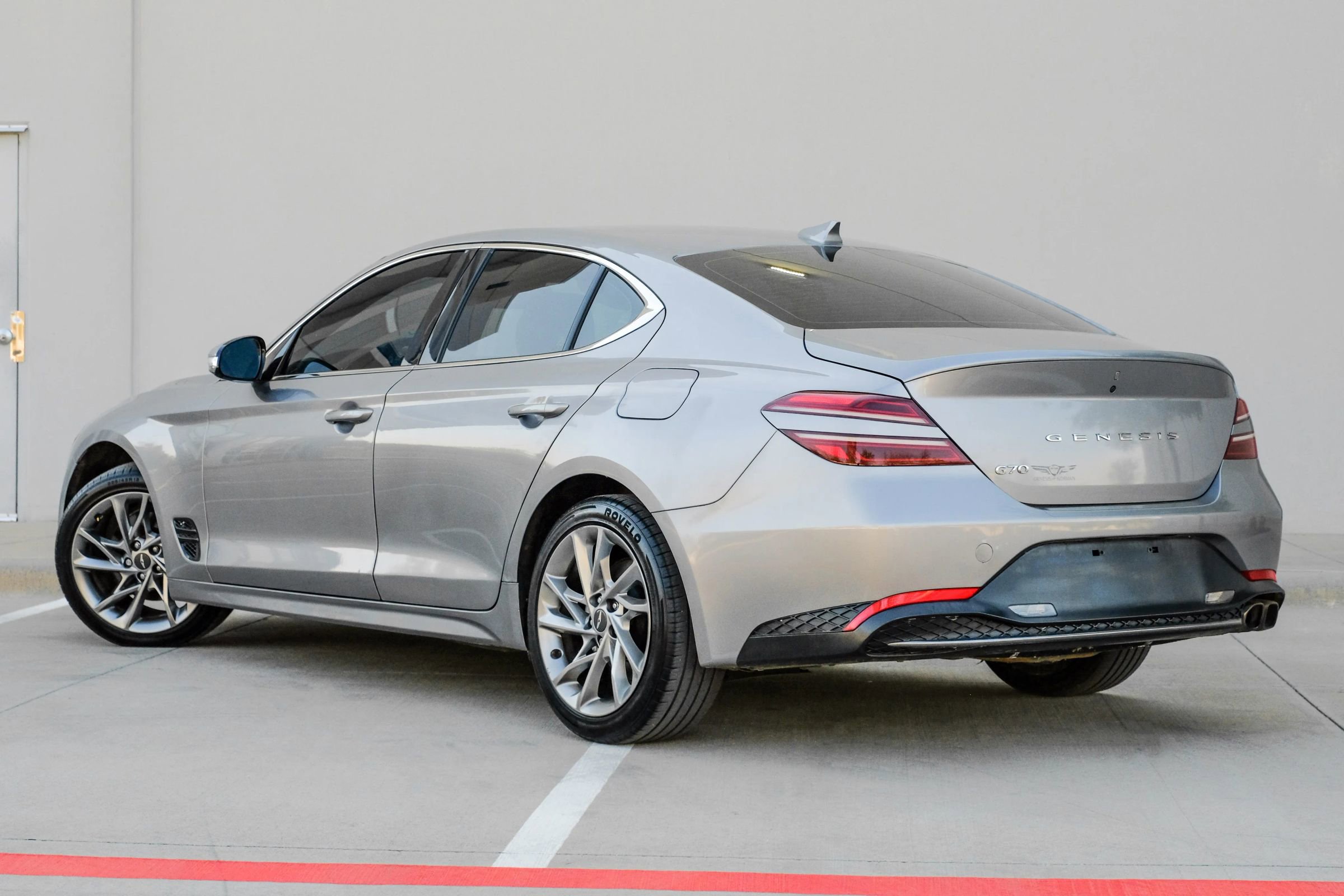 Used 2022 Genesis G70 2.0T image 9