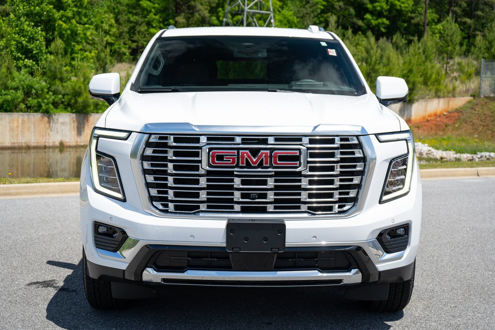 Used 2025 GMC Yukon XL Denali AWD/4WD image 2