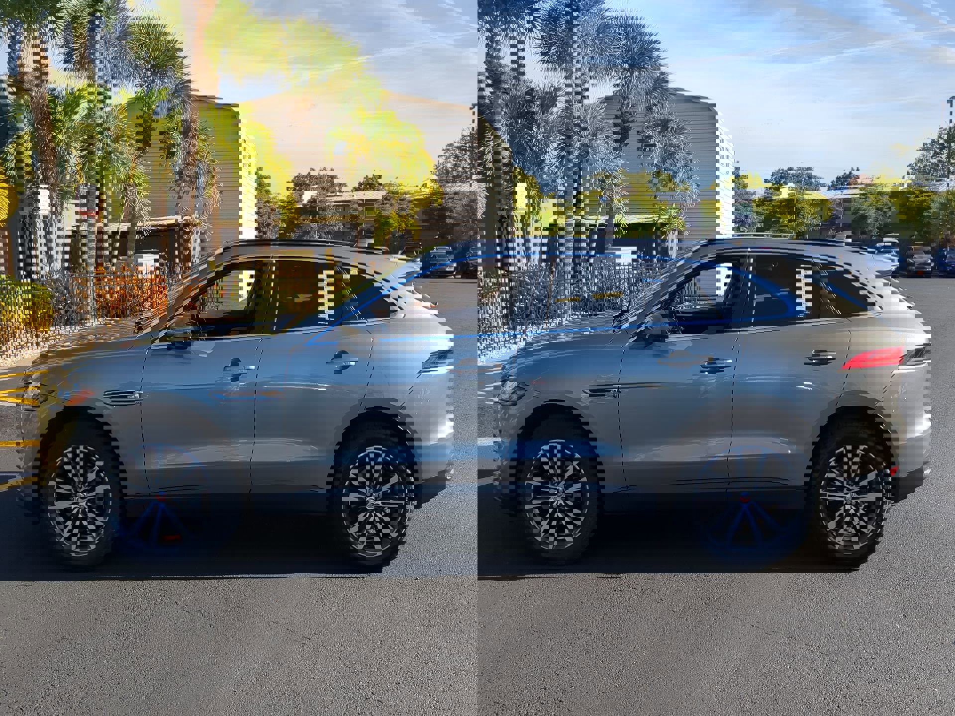 Used 2018 Jaguar F-PACE Prestige image 9