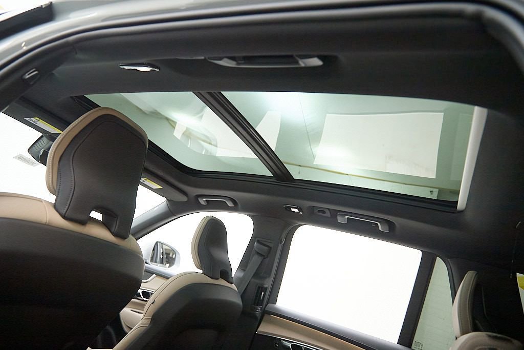 New 2026 Volvo XC90 T8 Plus w/ Protection Package image 24