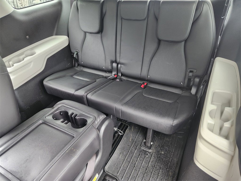 Used 2022 Kia Carnival LX image 20