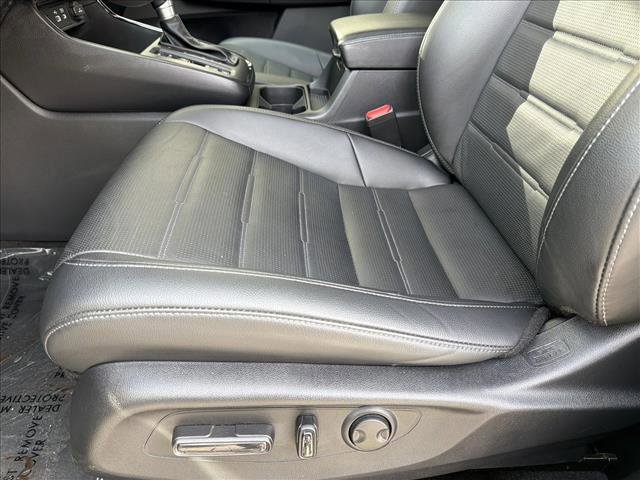 Used 2025 Honda CR-V EX-L image 12