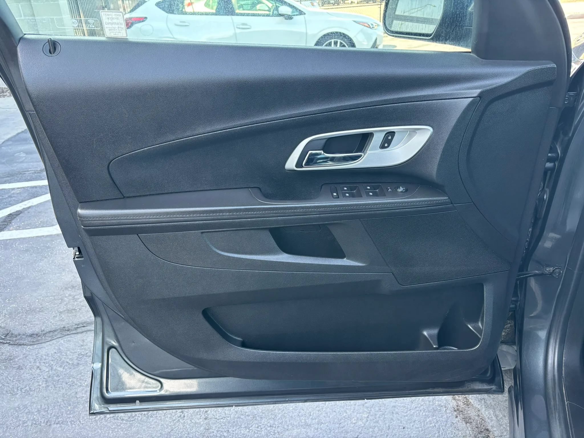 Used 2017 Chevrolet Equinox LS FWD image 10