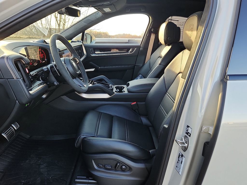 New 2026 Porsche Cayenne Turbo image 5