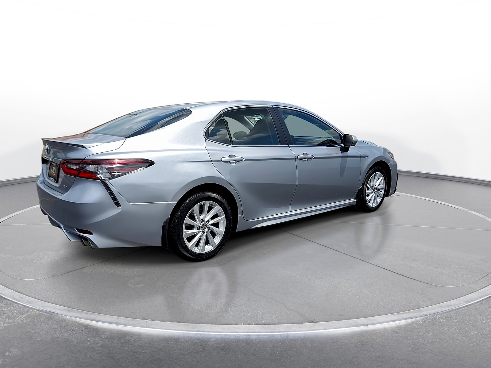 Used 2024 Toyota Camry SE FWD image 8