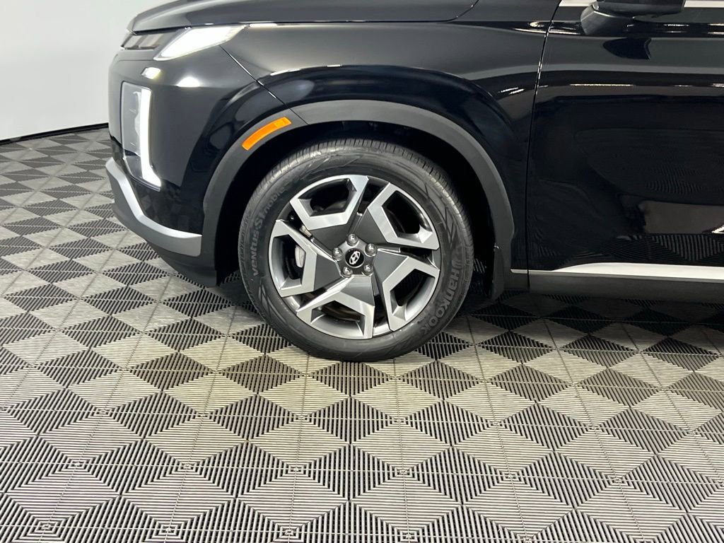 Used 2023 Hyundai Palisade Limited w/ Winter Package image 12