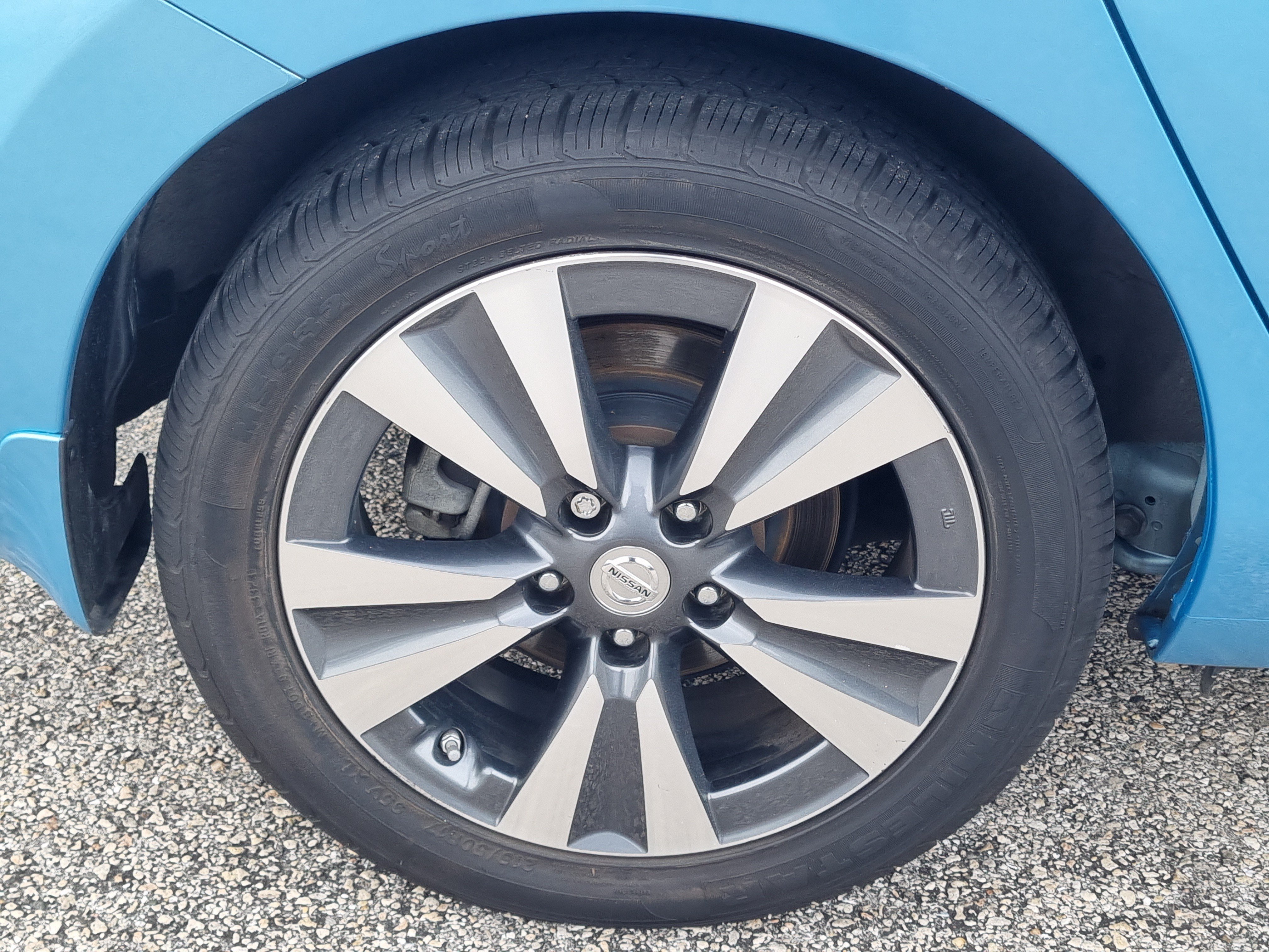 Used 2015 Nissan Leaf SL FWD image 11
