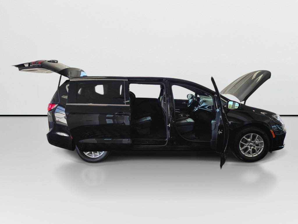 Used 2025 Chrysler Pacifica Select FWD image 9