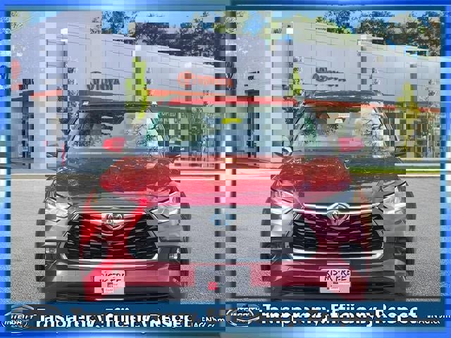 Used 2021 Toyota Highlander Platinum AWD/4WD image 2