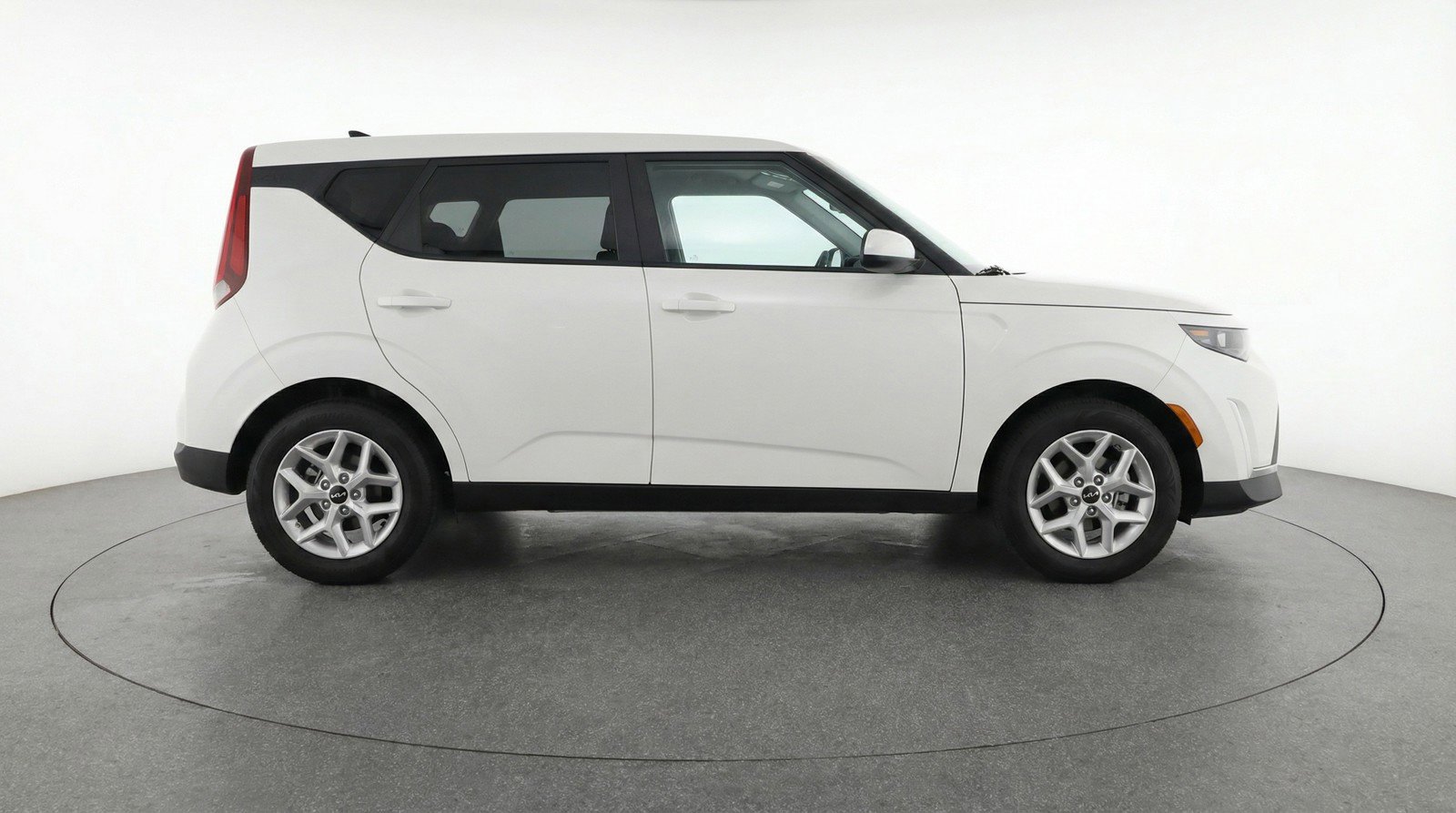 Used 2025 Kia Soul LX w/ LX Technology Package FWD image 11