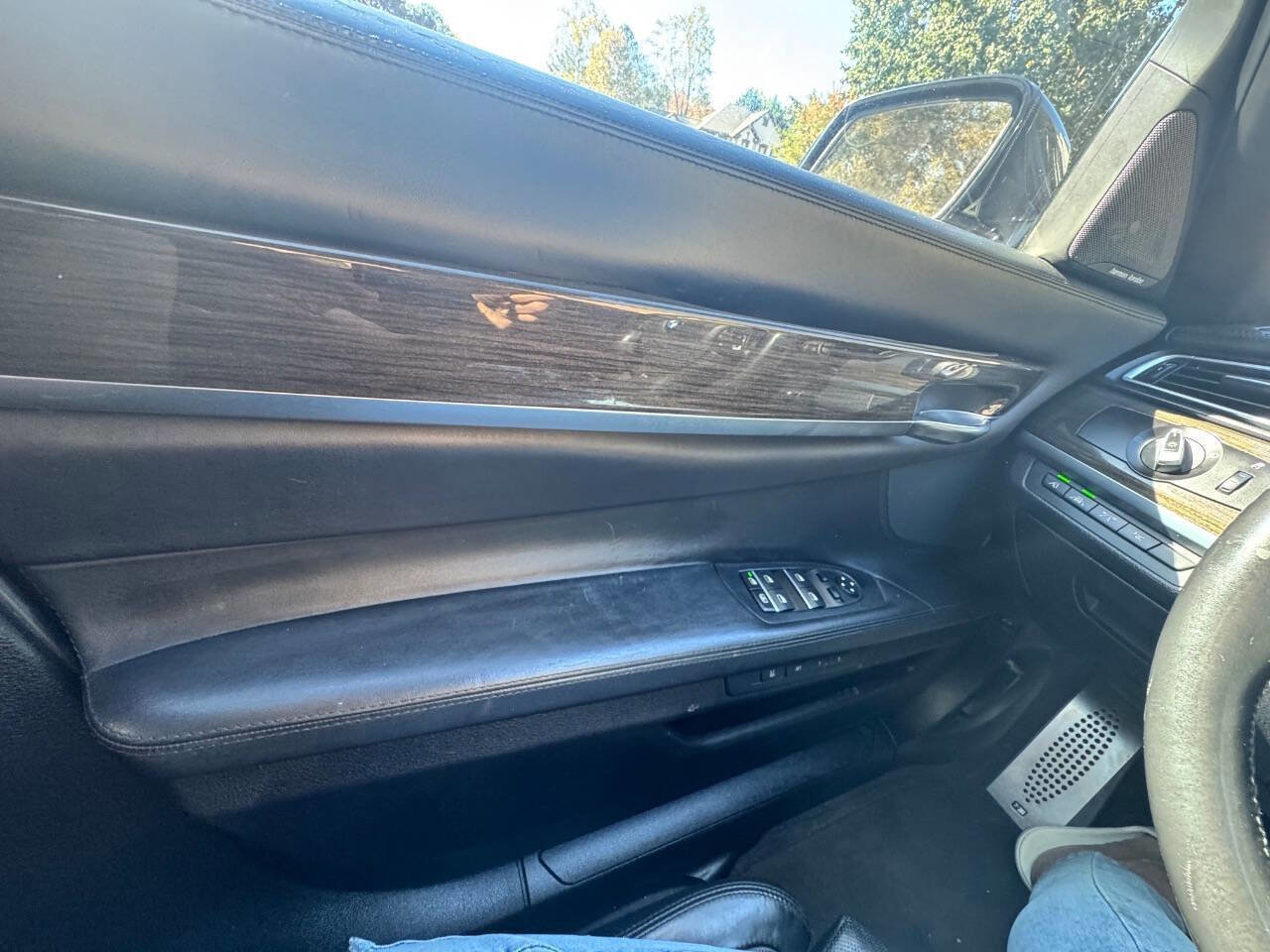 Used 2015 BMW 750i 750i 4dr Sedan image 26