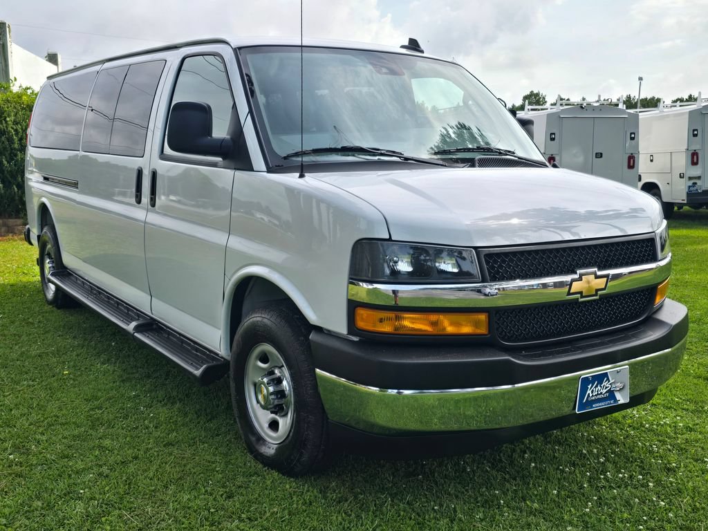 Used 2025 Chevrolet Express 3500 LT w/ LT Preferred Equipment Group RWD image 7