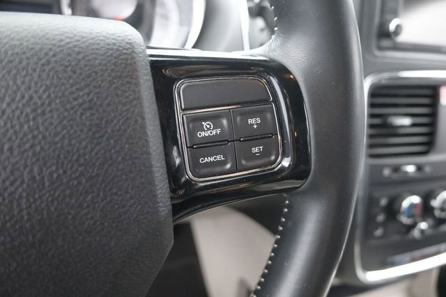 Used 2018 Dodge Grand Caravan SXT FWD image 31