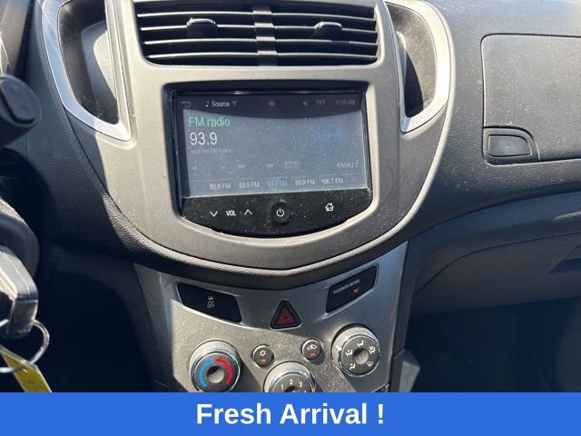 Used 2016 Chevrolet Trax LT w/ LT Sun and Sound Package FWD image 6