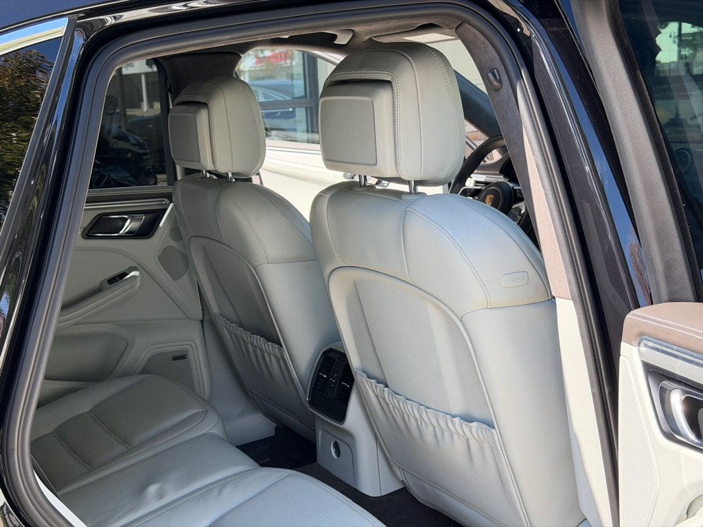 Used 2016 Porsche Macan Turbo AWD/4WD image 88