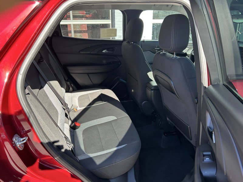 Used 2025 Chevrolet TrailBlazer LT w/ Convenience Package AWD/4WD image 9