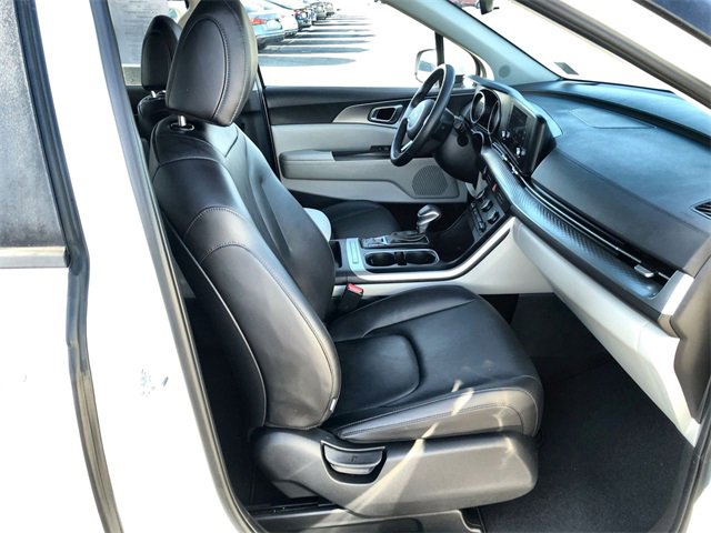 Used 2024 Kia Carnival LX image 24