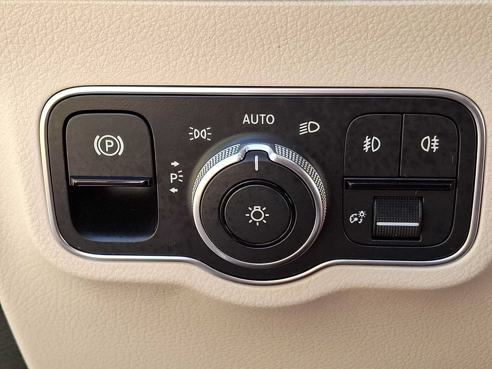 Certified 2023 Mercedes-Benz GLA 250 4MATIC image 22