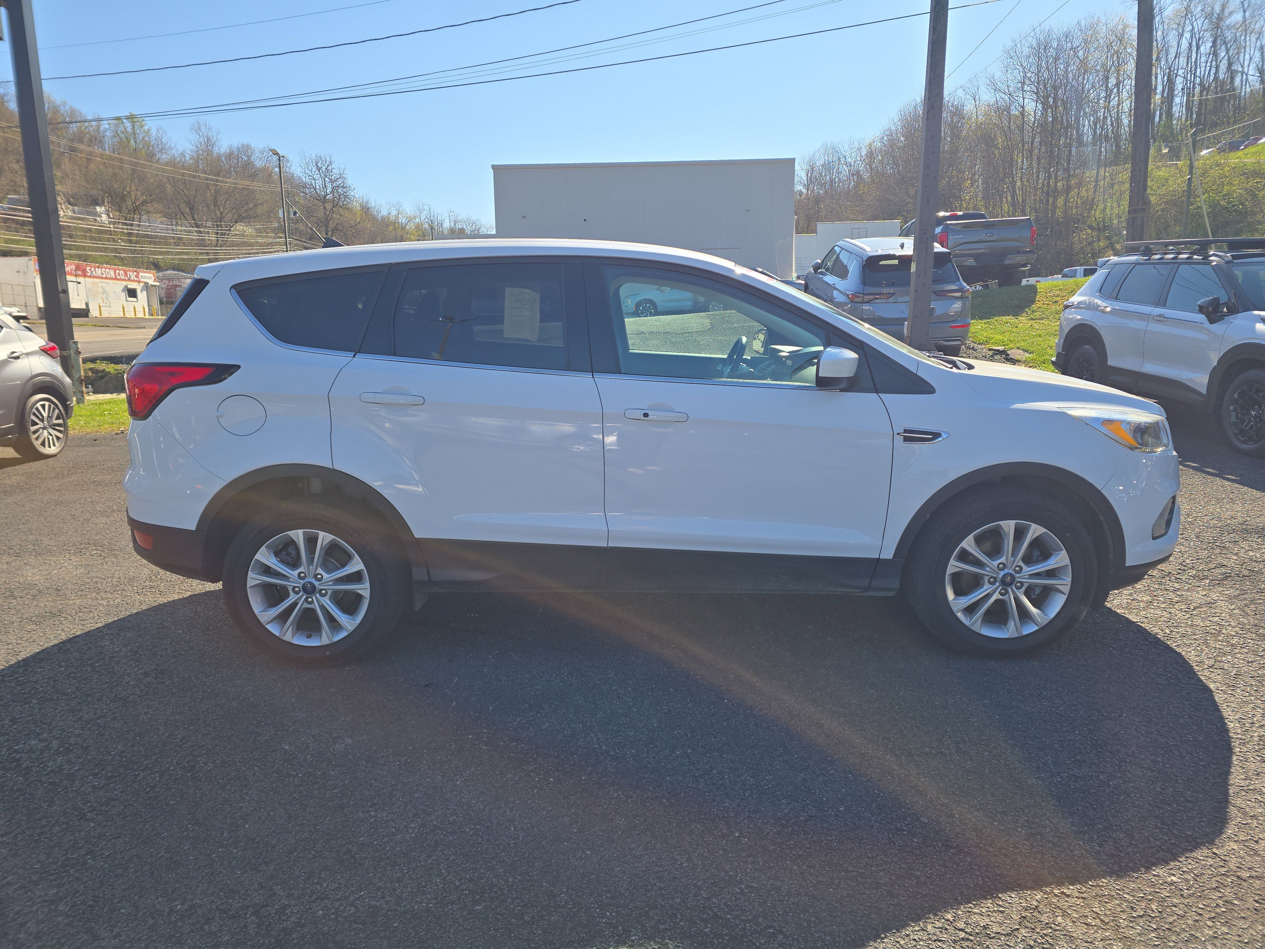 Used 2019 Ford Escape SE image 3