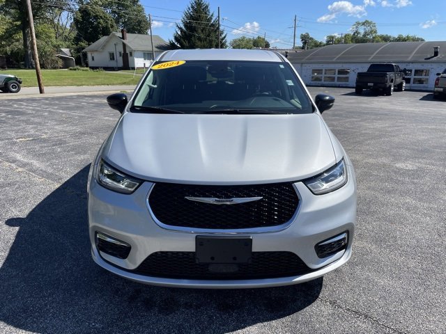 Used 2024 Chrysler Pacifica Select image 2