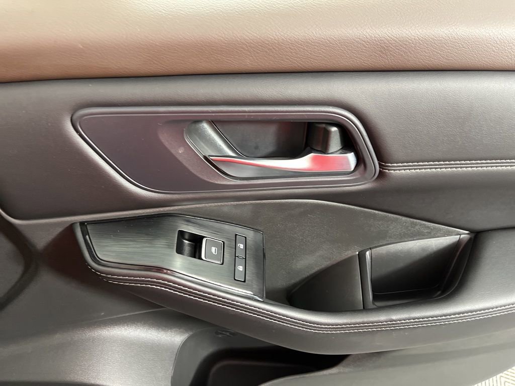 Used 2023 Nissan Rogue SL image 21