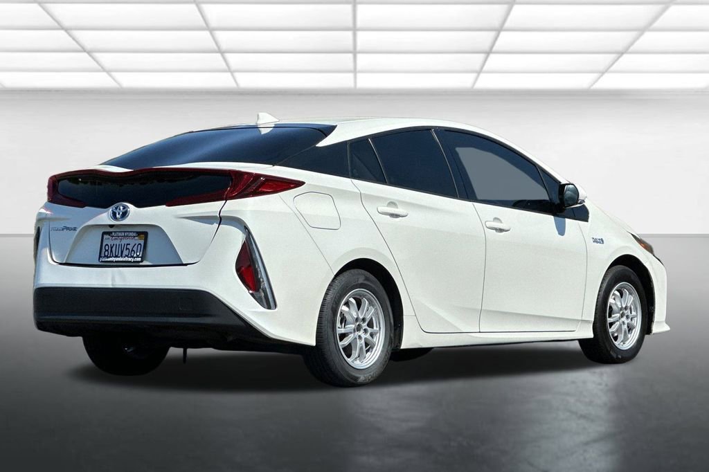 Used 2019 Toyota Prius Prime Plus image 4