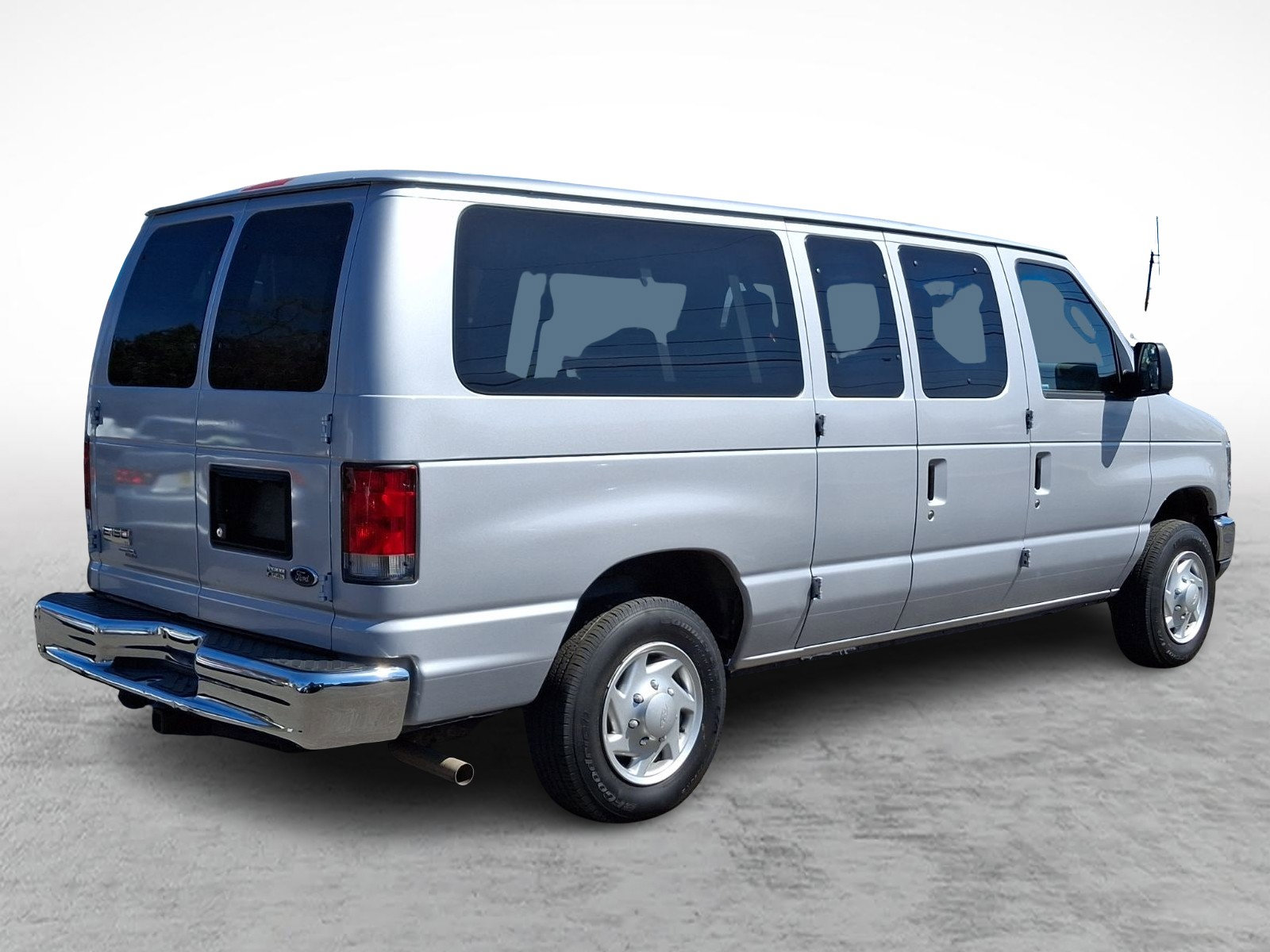 Used 2013 Ford E-150 and Econoline 150 XLT RWD image 6