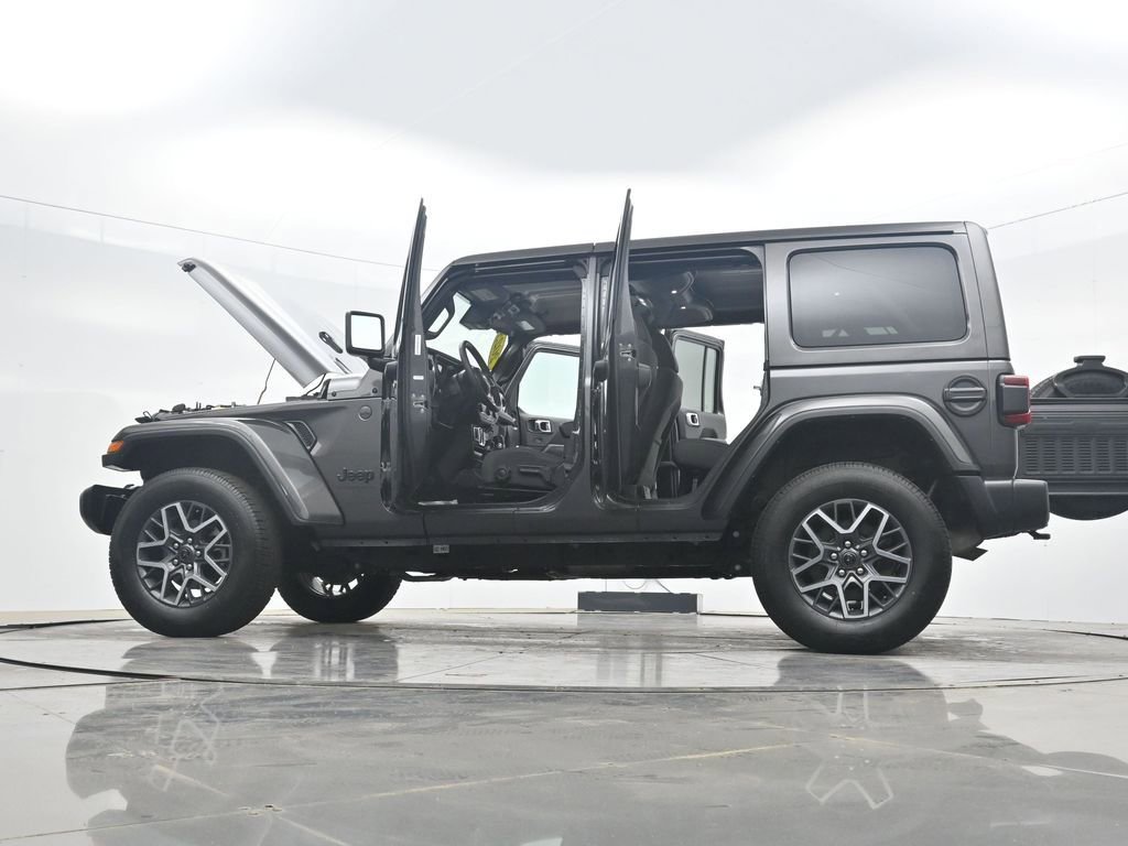 Used 2025 Jeep Wrangler Sahara AWD/4WD image 44